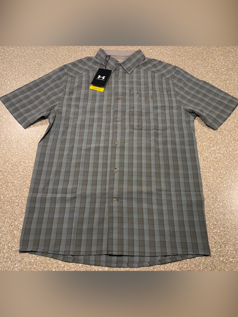 NWT Under Armour Drift Tide 2.0 UPF 40 Grey Plaid Short Sleeve Button Down Small